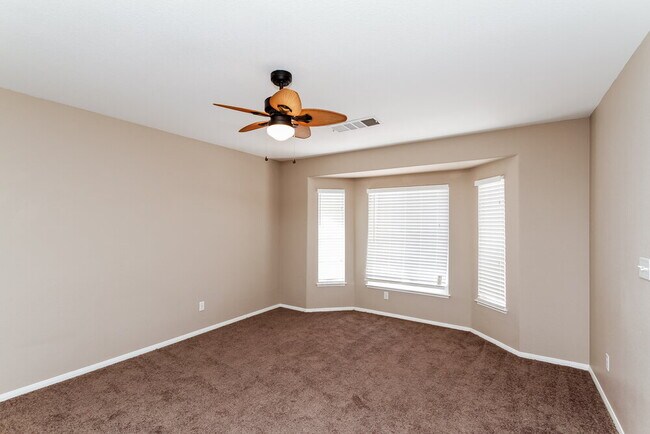 Foto del edificio - 334 Oak Canyon Dr