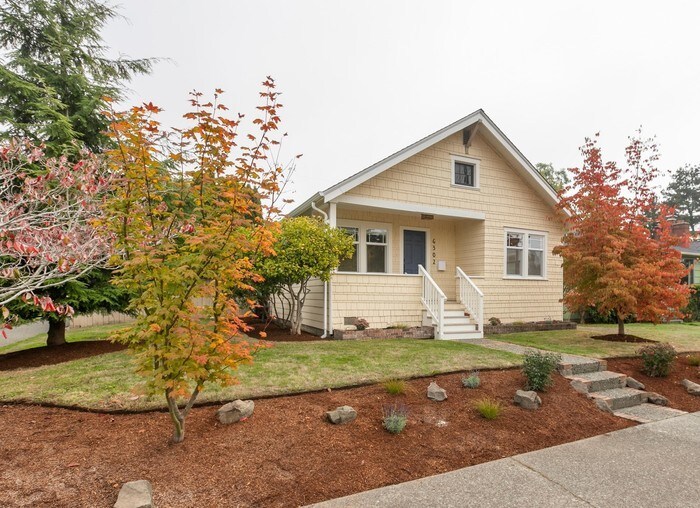 Primary Photo - Sweet West Seattle Craftsman