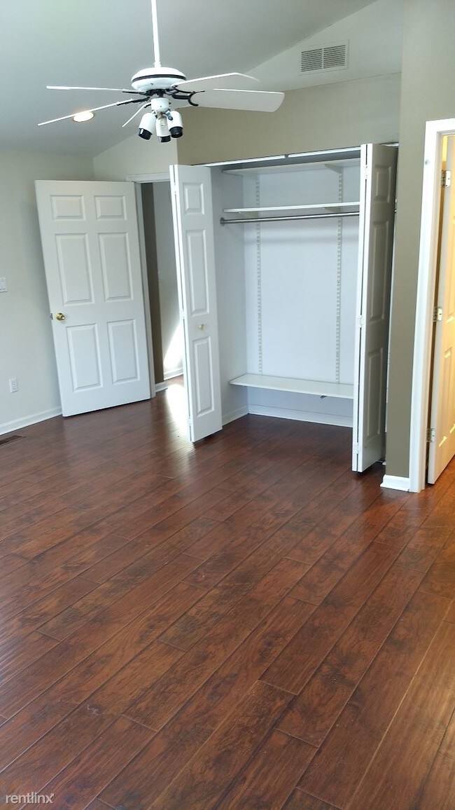 Building Photo - 1 br, 1 bath Flat - 26111 Coolidge Hwy Unit B