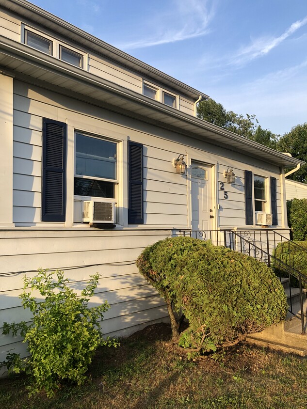 Front of House - 25 Post St