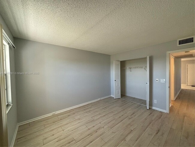 Building Photo - 13250 SW 4th Ct