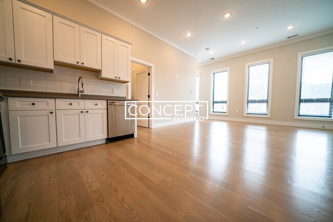 Foto del edificio - 16-18 Highgate St. Unit 303