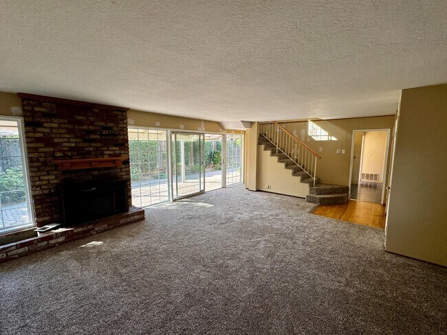 Foto del edificio - 5059 Bel Estos Dr