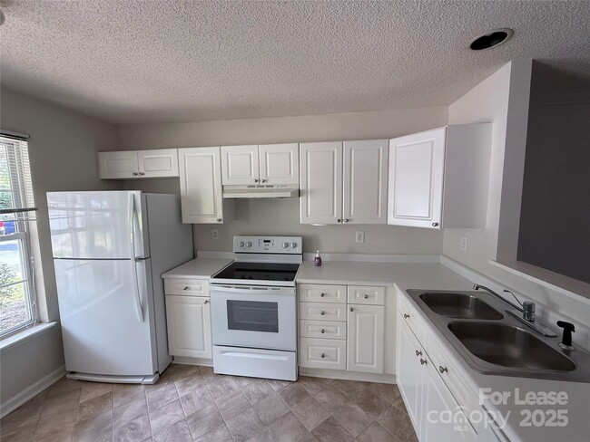 Foto del edificio - 609 Mountainwater Dr