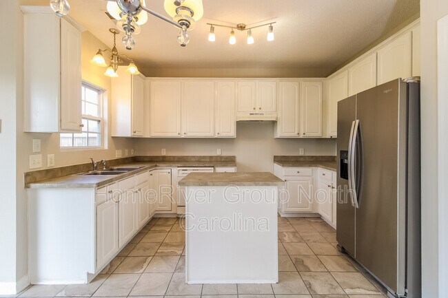 Building Photo - 1225 Hampton Park Dr