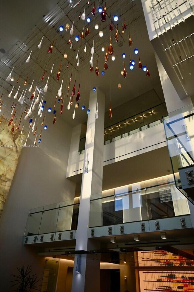 Foto del edificio - 1581 Brickell Ave