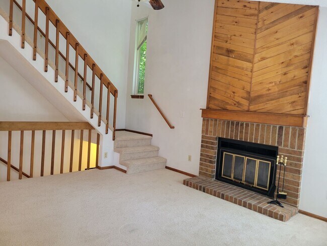 Foto del edificio - 4 Bed, 2.75 Bath with A/C! - MileStone Rea...