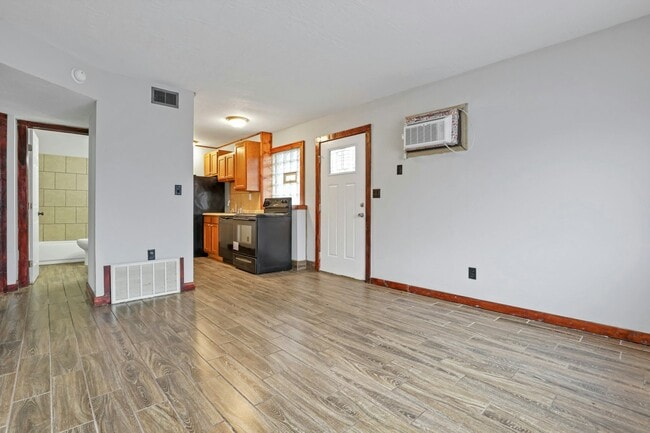 Building Photo - 454 E 16th Ave