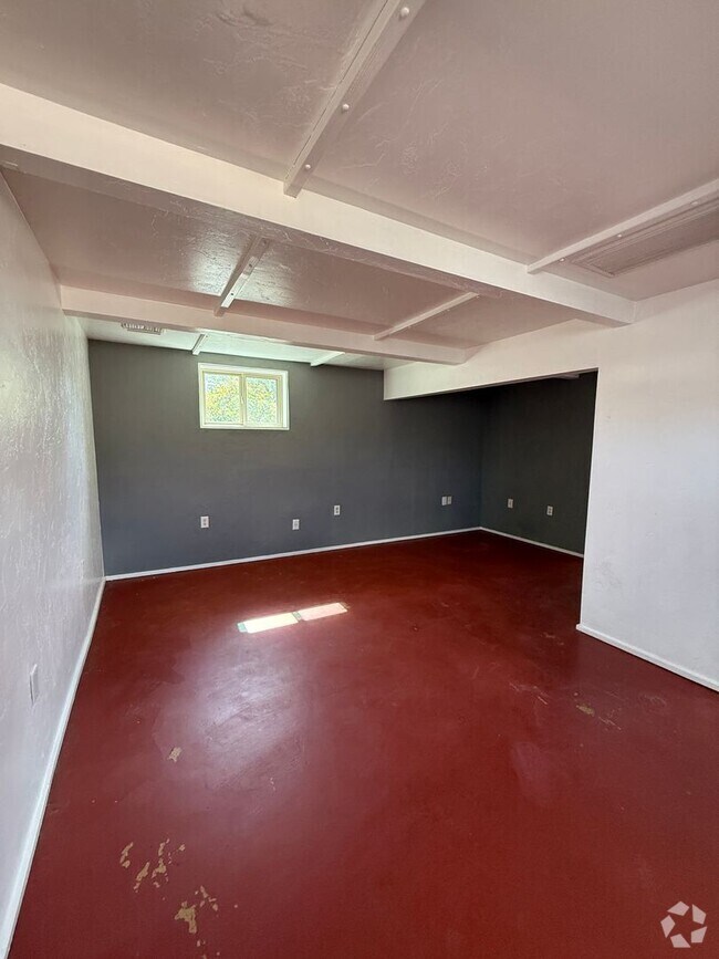 Building Photo - 3220 E Lee St