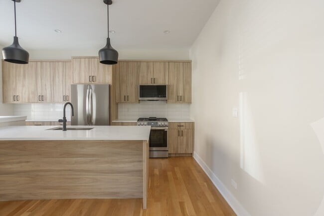 Foto del edificio - 1402 W Belden Ave