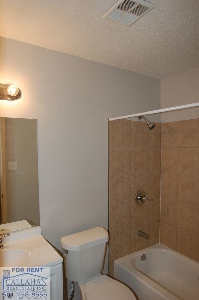 Building Photo - Little Rock 2 bedroom Duplex