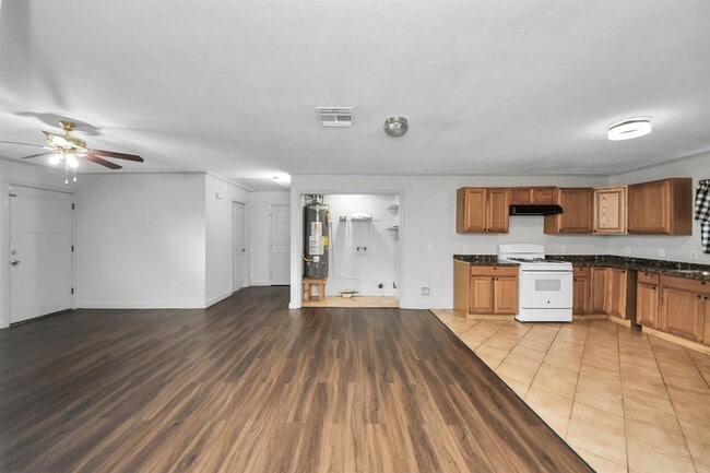 Building Photo - 914 Kress St