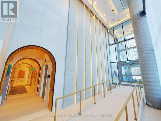 Photo du bâtiment - 1000 Portage Pkwy