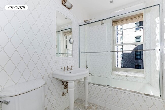 Building Photo - 1 Central Park S