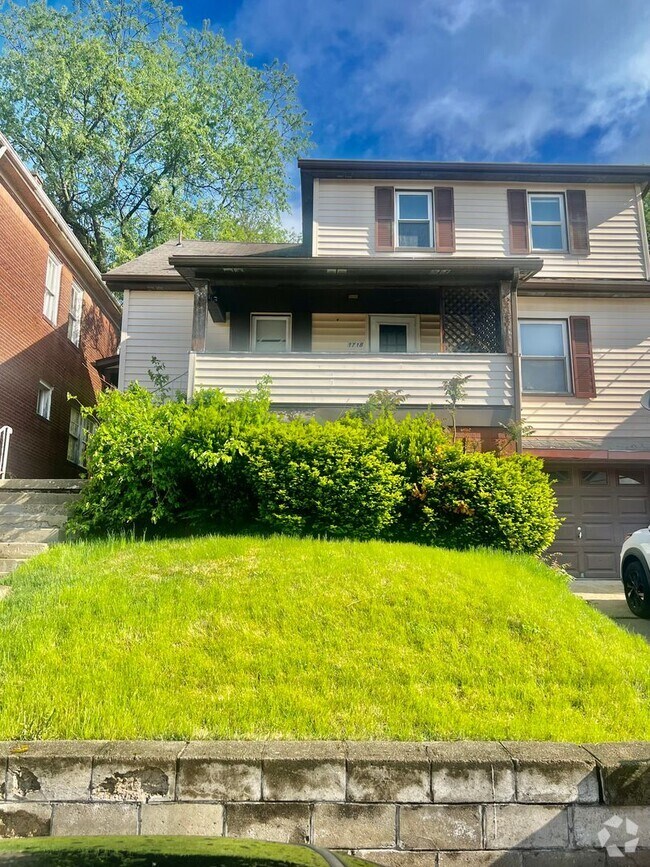 Building Photo - 1718 Pierce St