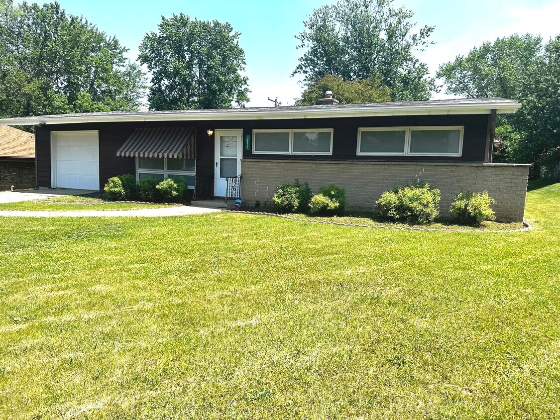 Foto principal - 2201 N Alpine Rd
