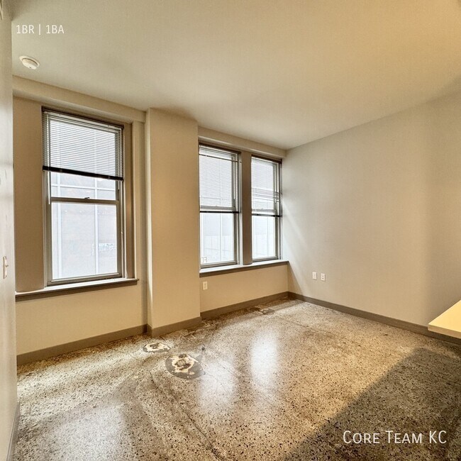 Foto del edificio - 306 E 12th St