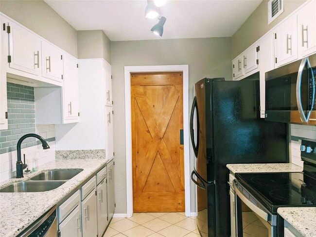 Building Photo - 8740 Glen Meadow Ln