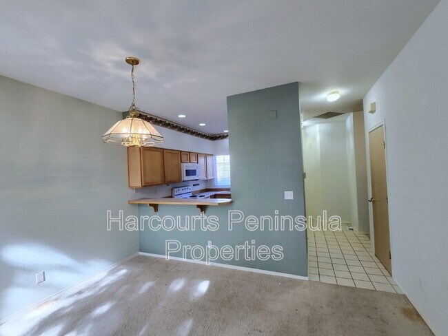 Building Photo - 1598 Seasons Ln NW