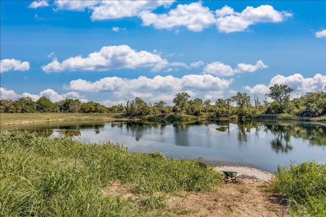 Building Photo - BEAUTIFUL 5 BEDROOM HOME  WITH LAKE VIEW A...