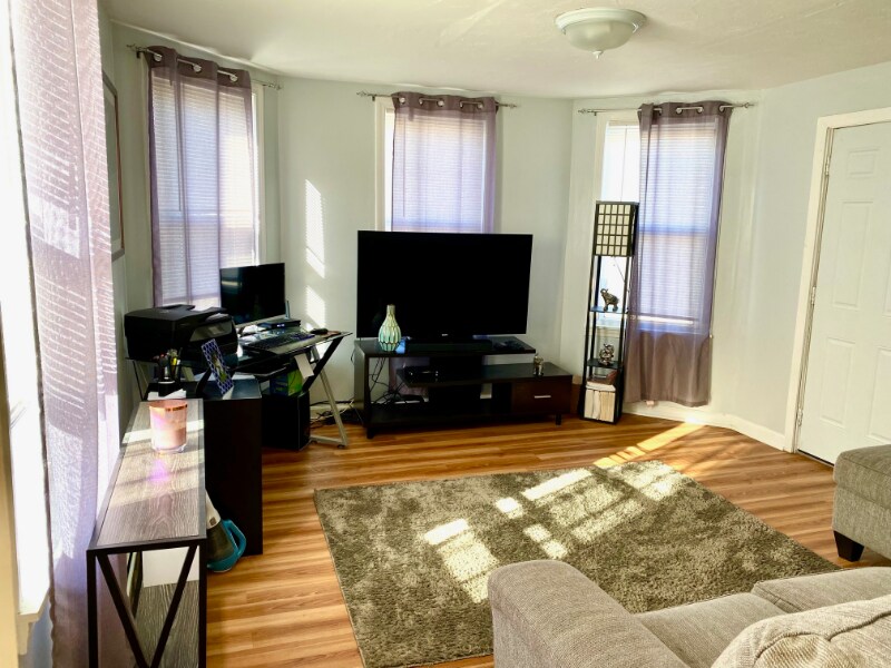 Foto principal - 72 Gage St