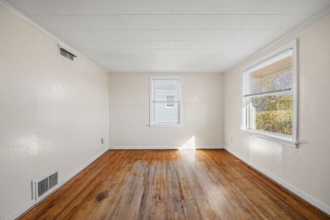 Foto del edificio - Charming 3 Bedroom Rancher in Lakeside