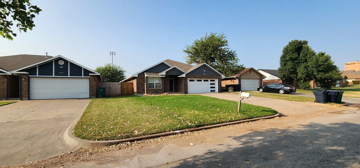 Foto principal - 1124 NE 5th Terrace