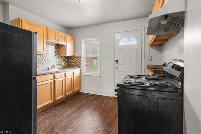 Building Photo - 15416 Waterloo Rd