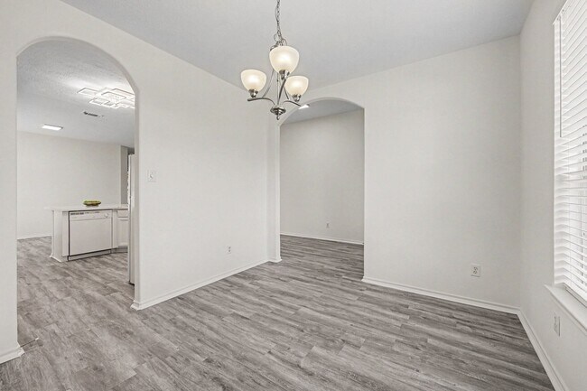 Building Photo - 18314 Manorcliff Ln