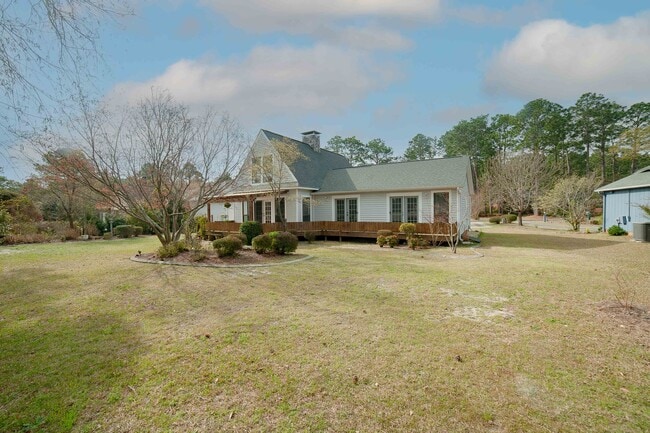Spacious backyard - perfect for relaxing or entertaining. - 6812 Uppingham Rd