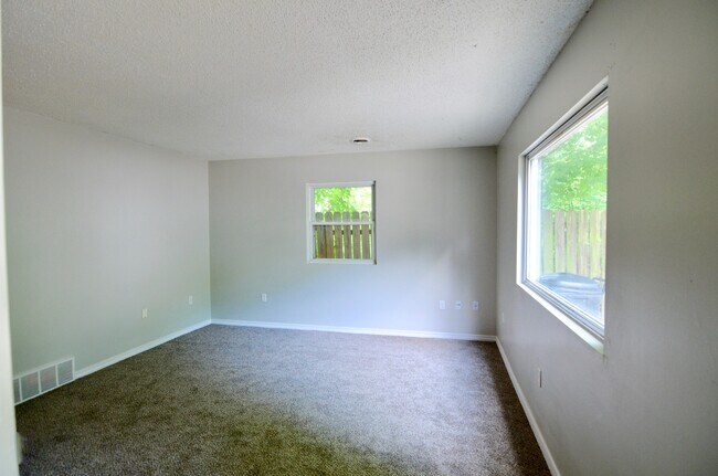Unit C living room - 19 W 5th St