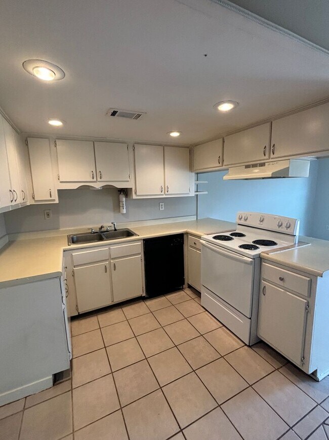 Building Photo - 8093 Martha Ann Lane Southaven, MS