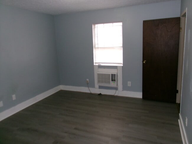 Building Photo - 204 N Warren St