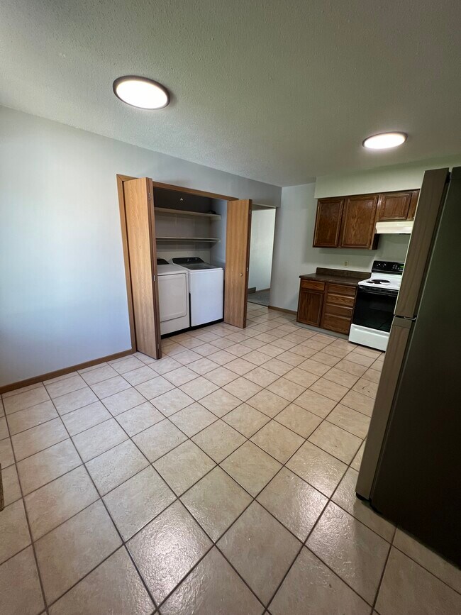 Foto del edificio - 545 Pine Tree Dr