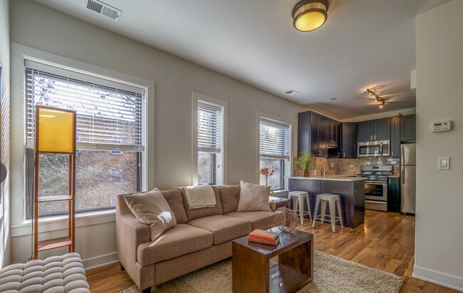 Foto del edificio - 2205 W Eastwood Ave