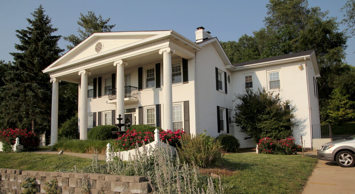 2nd Floor Apartment - 3506 S State Rte 157