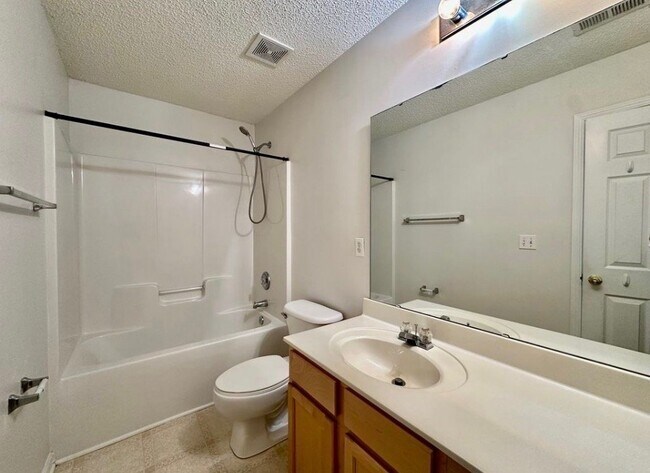 Building Photo - 5787 Dove Point Dr SW