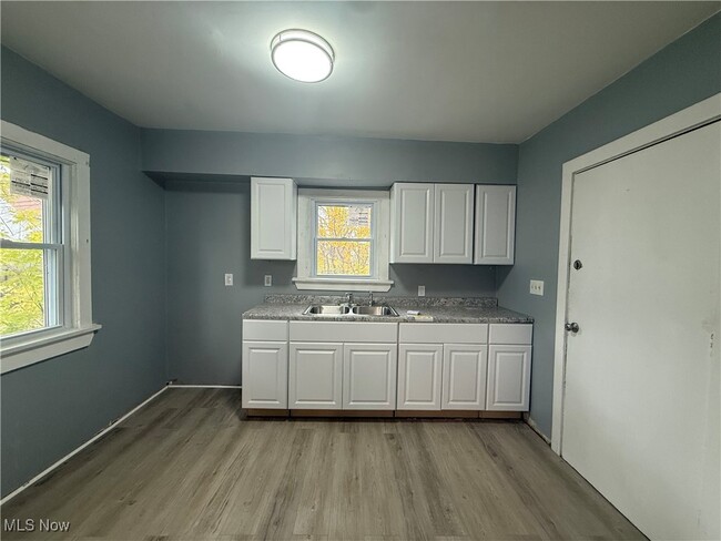 Building Photo - 11205 Notre Dame Ave