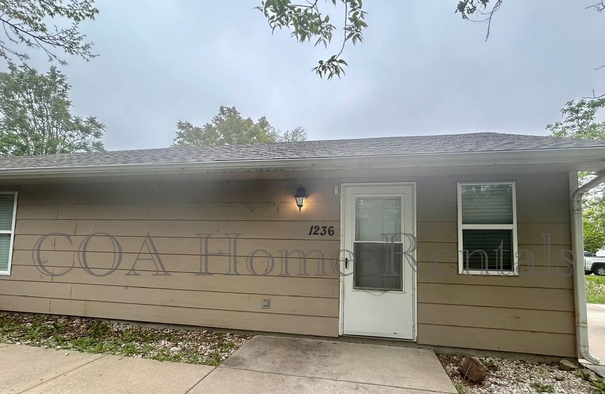 Primary Photo - NorthEast Duplex