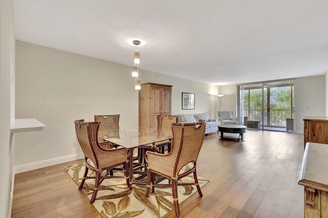 Foto del edificio - 4735 Lucerne Lakes Blvd