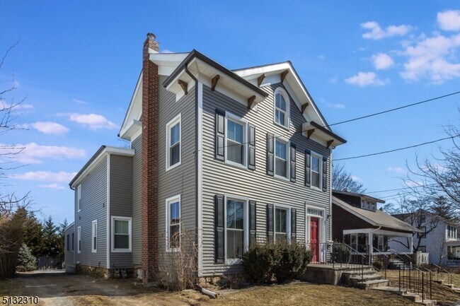 Building Photo - 211 Washington St