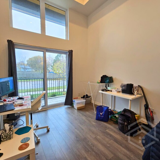 Building Photo - 1-Bedroom in Lakeshore North!!