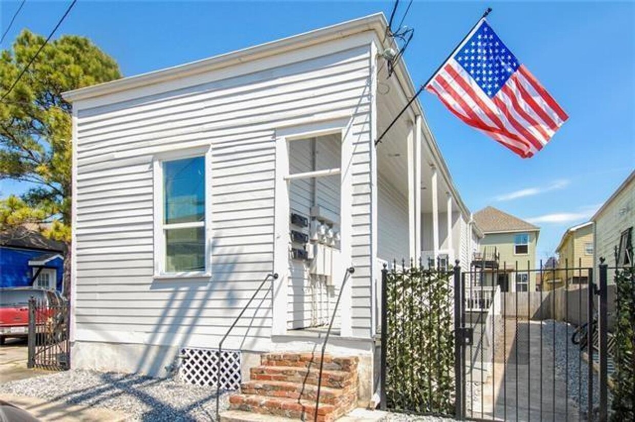 Primary Photo - 2809 1st Street