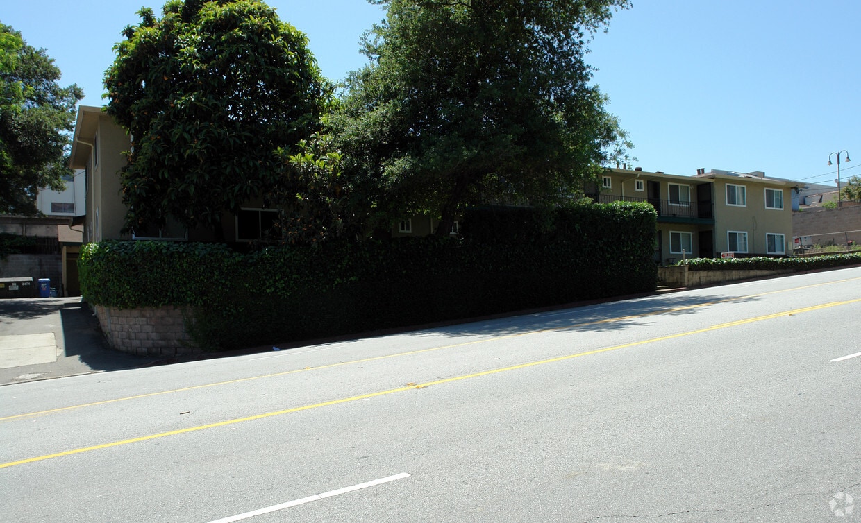 Building Photo - 150 Blossom Hill Rd