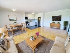 Building Photo - 10 Garfella