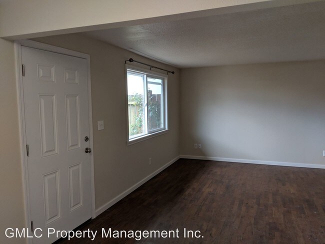 Building Photo - 208 SE 98th Ave