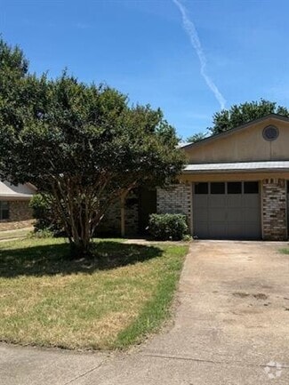 Building Photo - 912 Meadowbrook Dr