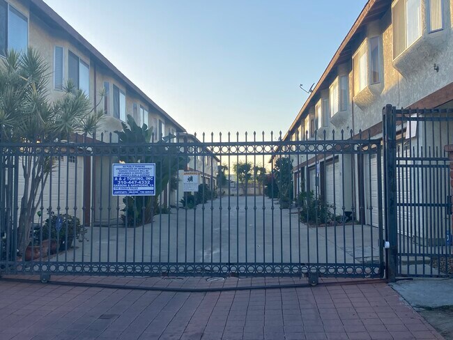 Foto del edificio - 13501 Lemoli Ave