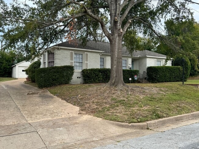Building Photo - 823 W. Fifth Street