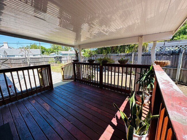 Foto del edificio - 3/2.5/1 Freshly Updated Pinellas Park Home